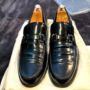 Size 12D Ferragamo Nicosia Gancini black leather loafer. great condition